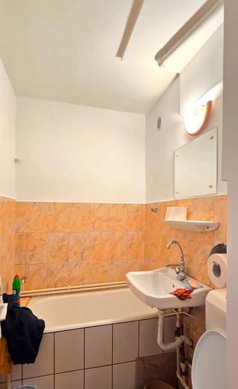 Garsoniera, centrala termica, tamplarie PVC, bucatarie mare, Galata