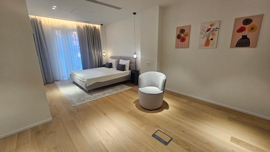 Romana, imobil boutique, impecabil, terasa 100 mp, lux, constructie 2026.
