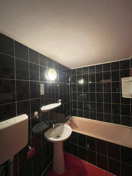 Apartament de vanzare, cu 3 camere decomandat, 68 mp, parter, zona Pasunii