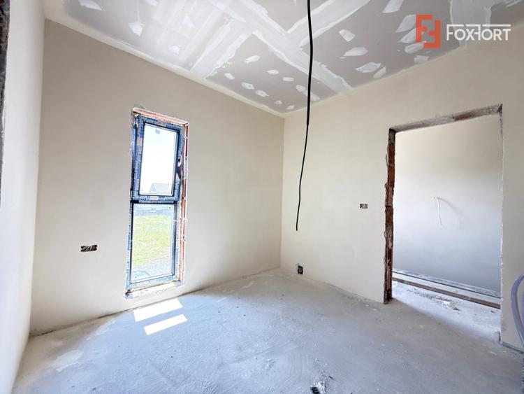 Duplex cu 3 camere si teren de 247 mp de vanzare in localitatea Sacalaz