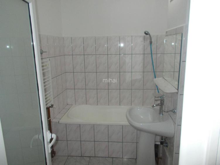 Ofer garsoniera mare,40 m2 decomandata, zona buna (proprietar) 360 euro. - 7
