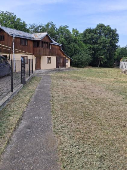 PRIVAT 844mp cu Casa si Utilitati - Zamca, Ideal pentru Locuinta sau Investitie