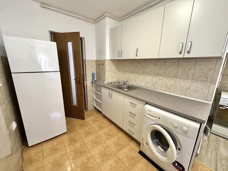 Apartament cu 3 camere I 2 bai I de inchiriat I Centru zona Primariei I etaj 2 I - 17