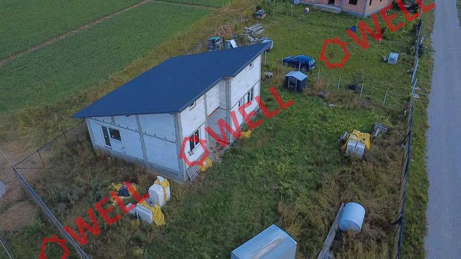 Casă familială semifinisată de vânzare în Poiana Arcușului!