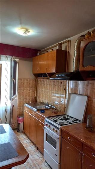 Apartament 2 camere semidecomandate,zona Cora