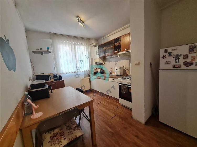 Apartament 3 camere Grivitei, intermediar, Brasov