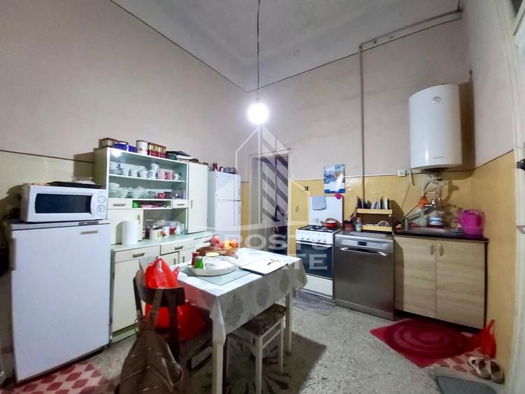 Apartament 3 camere cu vedere si balcon spre Piata Catedralei