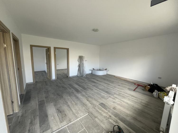Exclusivitate! Casa cocheta la sol, 3 camere, partea dreapta, Valu lui Traian!