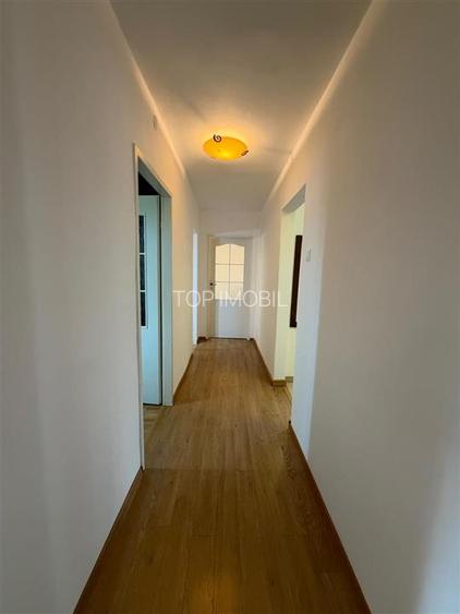 Inchiriere Apartament 4 camere Decomandat Centru- Palas - 10