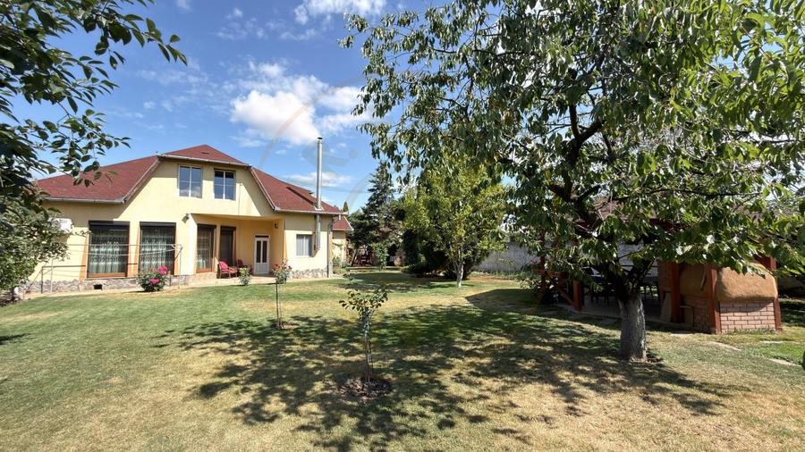 Casa Visurilor /4 camere-163 mp / Teren-1036 mp / B-dul 25 Octombrie - Carei