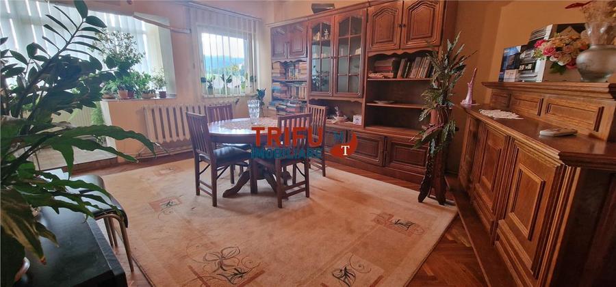 Apartament 4 camere de vanzare zona Centru