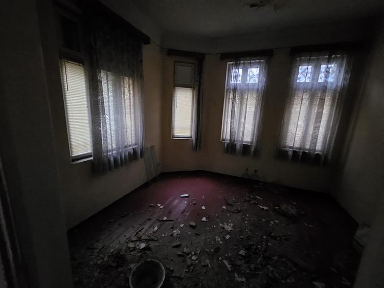 Hala Traian- singur curte- renovabila/demolabila