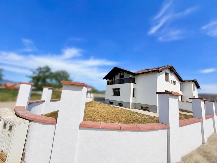 Duplex cu 5 Camere în Orizont | Garaj | Demisol | 180 MP |Teren 270 MP