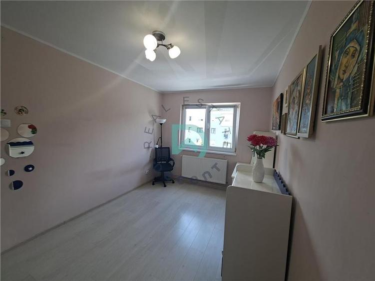 Apartament 2 camere Florilor, comision 0, etaj intermediar, loc de parcare