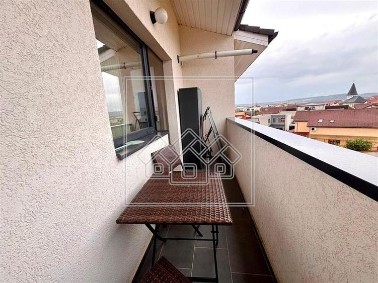 Apartament cu 2 camere, balcon, 2 locuri de parcare - zona buna