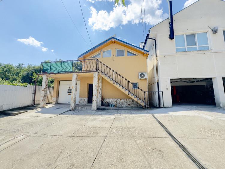 Casa/vila si cladire de birori in orasul Bacau - de vanzare