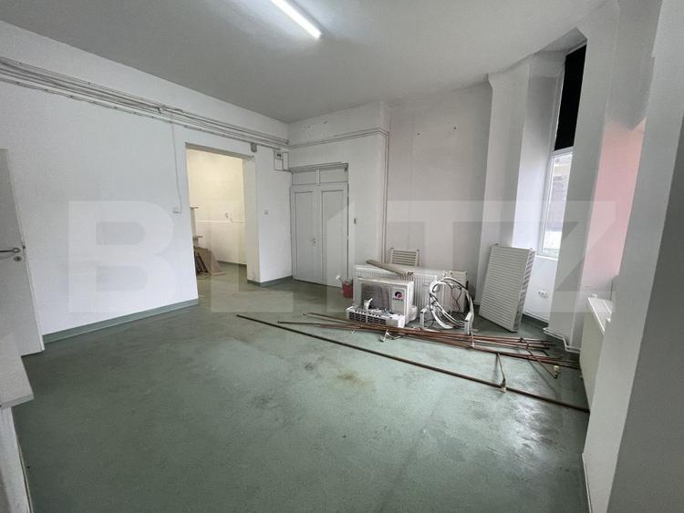 Spatiu comercial + Apartament, , zona Semicentrala