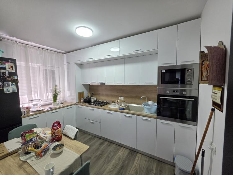 Oportunitate! Casa la sol cu pod amenajat, 4 camere, mobilata utilata, Valu Tr!