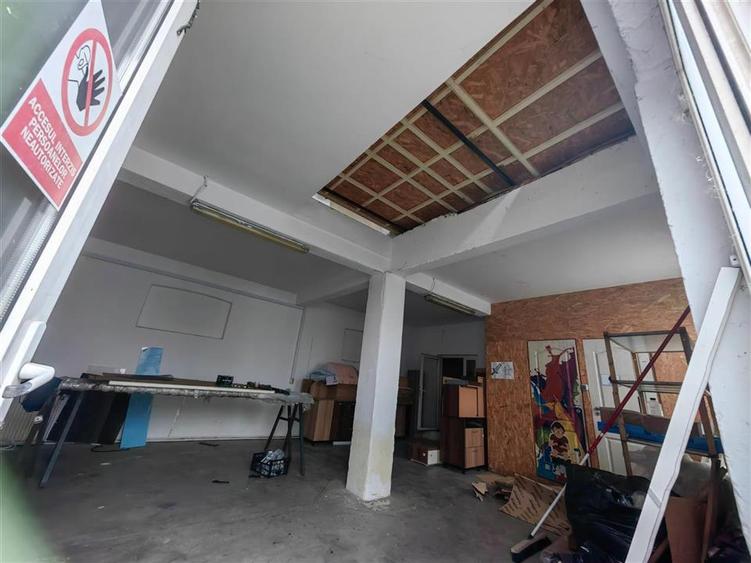 Hala de 300 mp - central - in zona Parneava