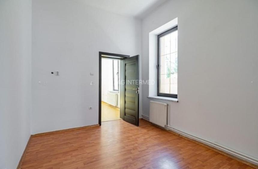 Faleza Nord, imobil P+1, 7 camere - 30