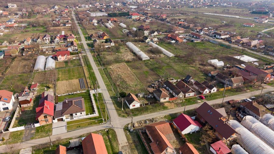 Teren 1.570 mp + casă din cărămidă–zonă liniștită