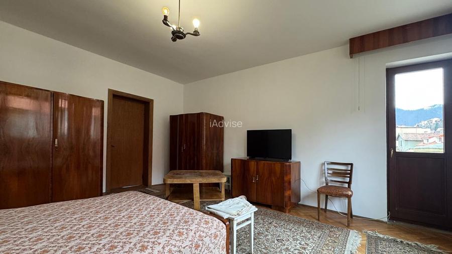 VILA  SPATIOASA IN CENTRUL VECHI - 12