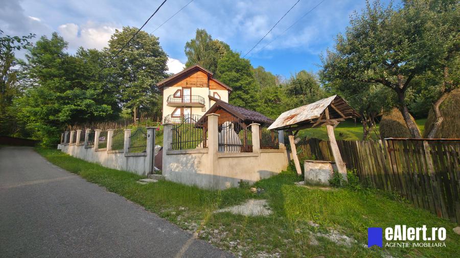 Vând casă de vacanță Bezdead, vedere la vale, acces Munții Bucegi