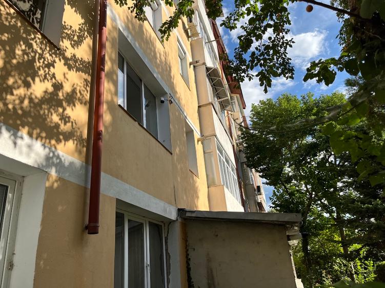 Vand ca spatiu comercial apartament 4 camere