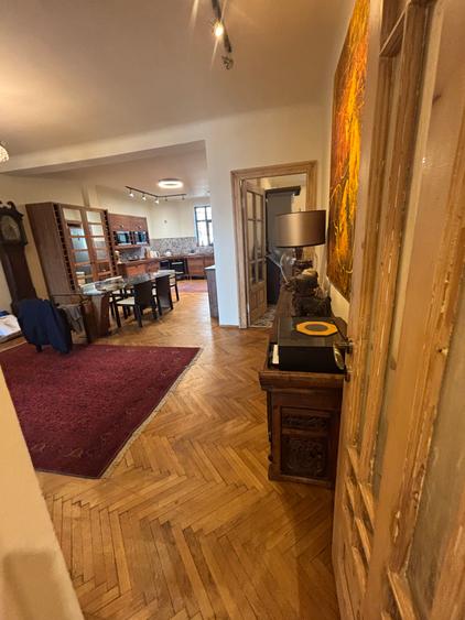 Inchiriere apartament cu 4 camere cu vedere in Parcul Cismigiu