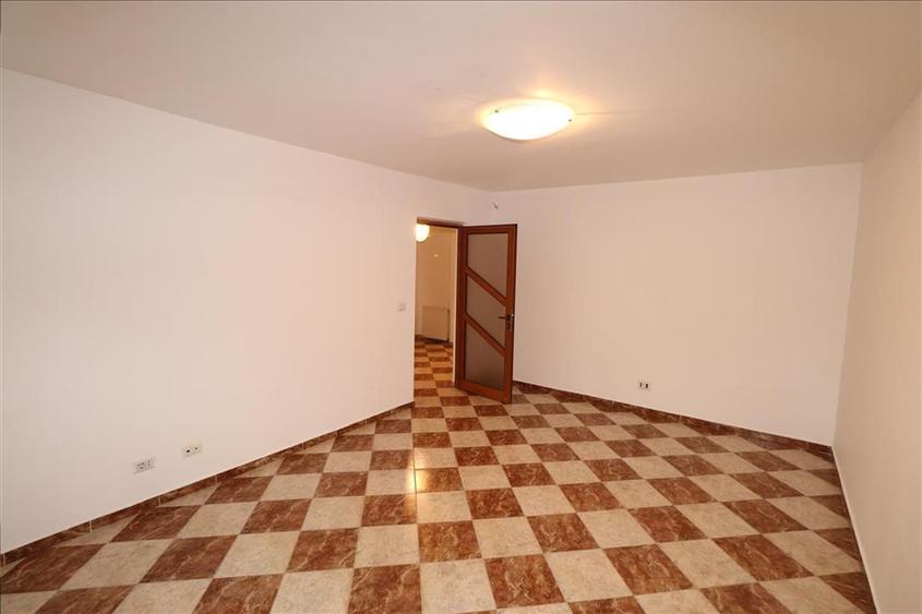 Birouri / Spatiu de inchiriat, zona Alexandru Vlahuta.