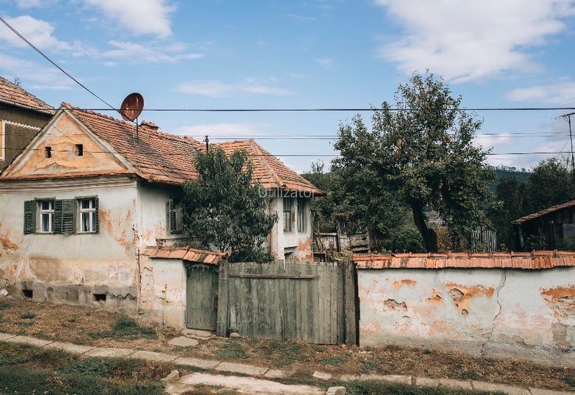 Casă săsească autentică cu 1.700 mp teren intravilan - 2
