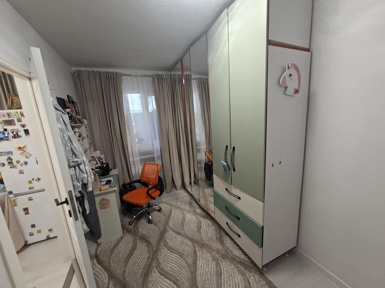 Apartament 2 camere, zona Podul de Piatra