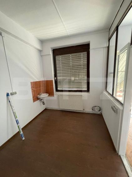 Casa cu 5 incaperi, 580mp, zona Carpati 1