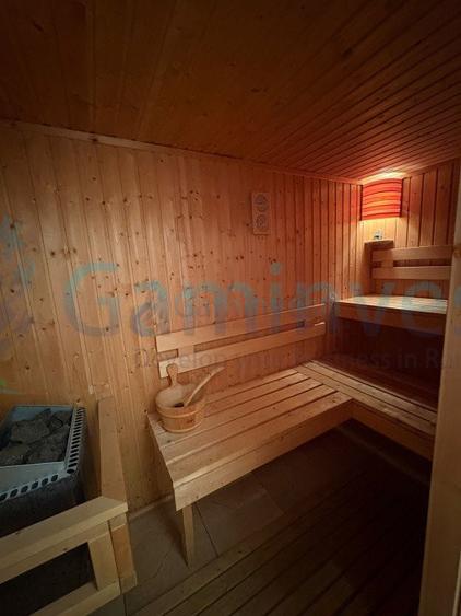 Vila cu 13 camere si 3000 mp de teren in Sanmartin, Bihor
