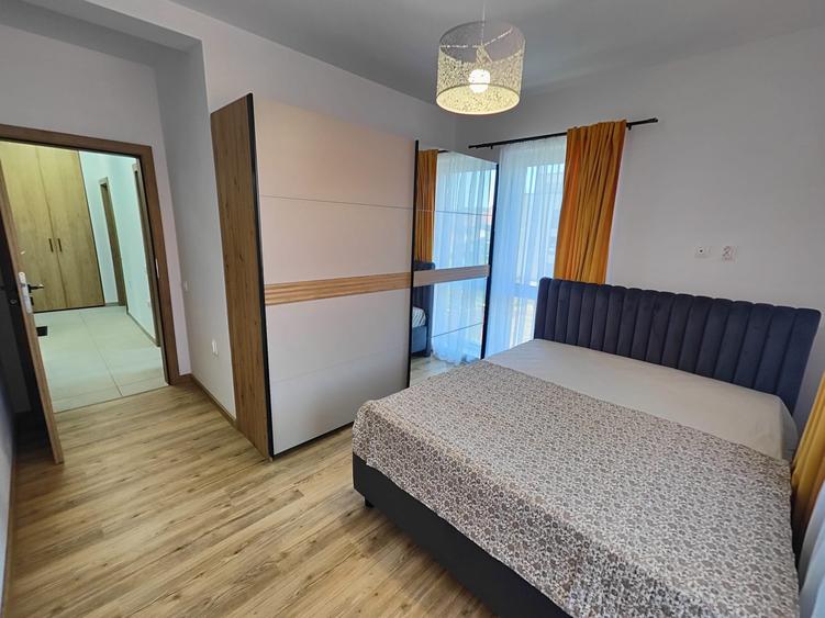 Apartament deosebit in vila, 2 camere, 3 balcoane, zona Tractorul
