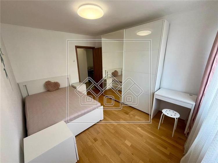 Apartament 3 camere pe Mihai Viteazu, la cheie, disponibil imediat