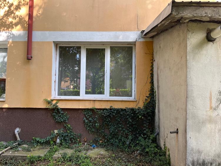 Vand ca spatiu comercial apartament 4 camere
