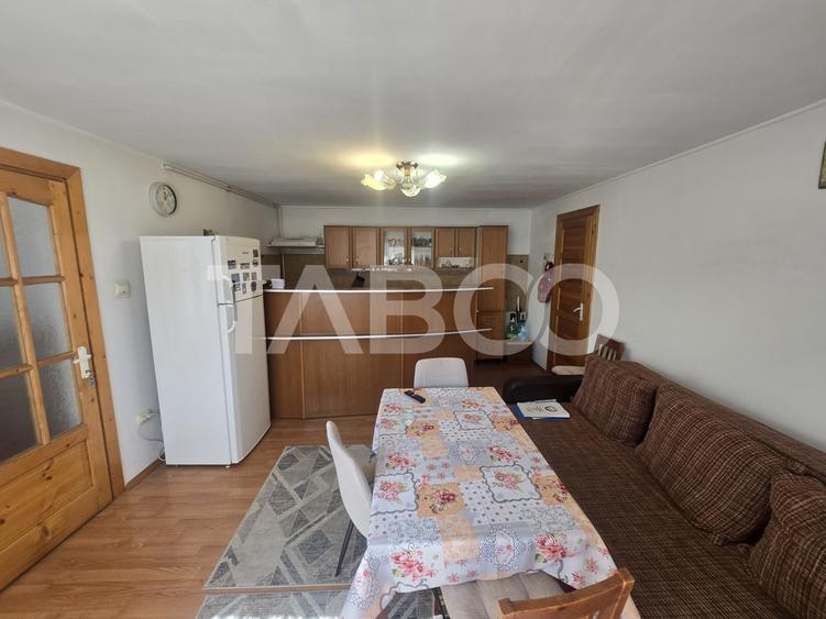 Apartament 2 camere de vanzare la casa 77mp curte si pivnita Sub Arini