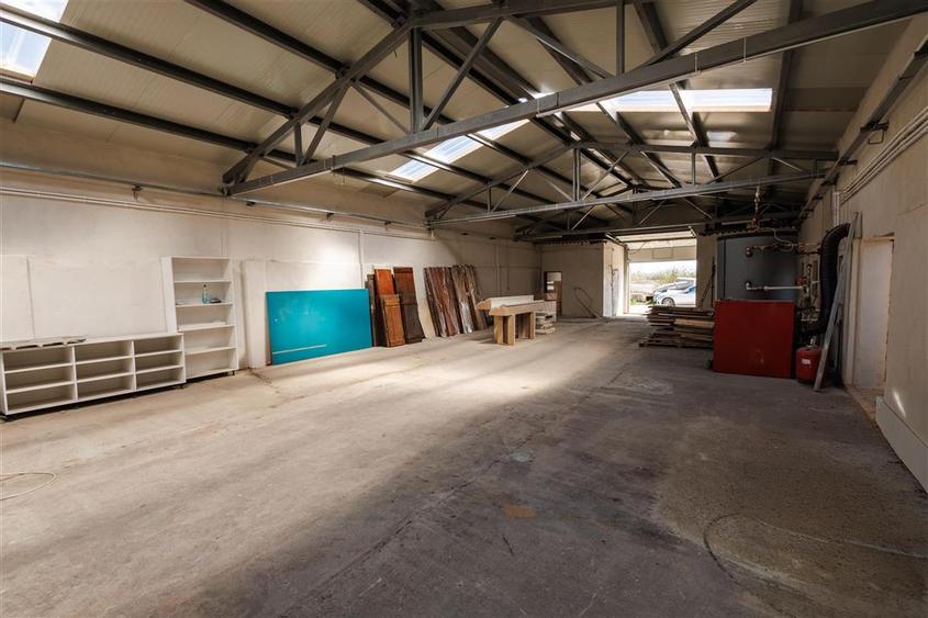 Hala Industriala Renovata + 1500 MP Teren Halchiu