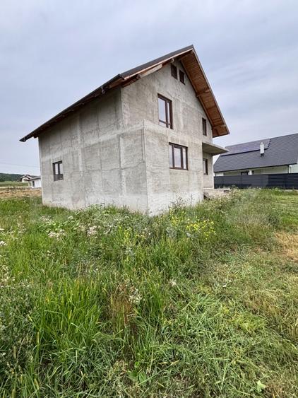 Casă cu 4 dormitoare, 145 mp utili, teren 500 mp, la stadiul gri, Ipotești