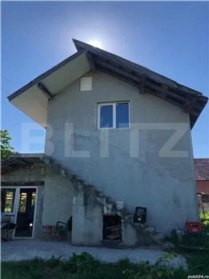Casă de vânzare, cu 3 camere, 100 m2, teren 5 arii, zona Ciceu-Corabia
