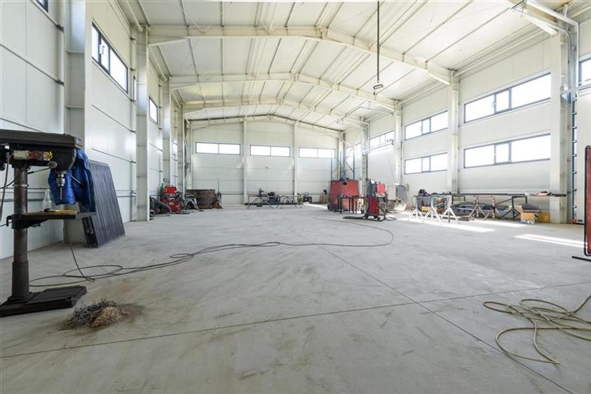 Hala moderna +3.000mp curte, conditii optime, exterior Brasov