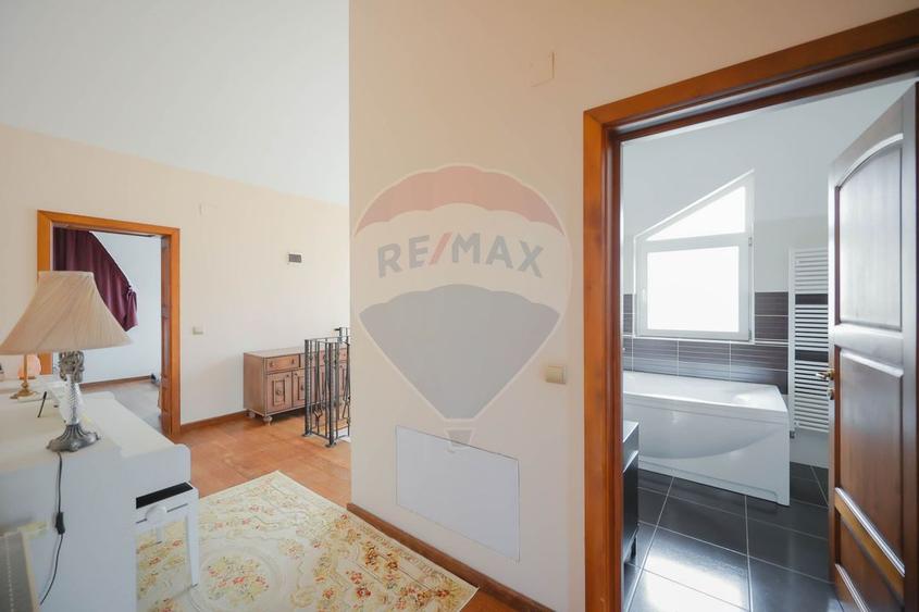 Casă cu 5 camere de vânzare, în Sânmartin - lângă Pădurea Felix