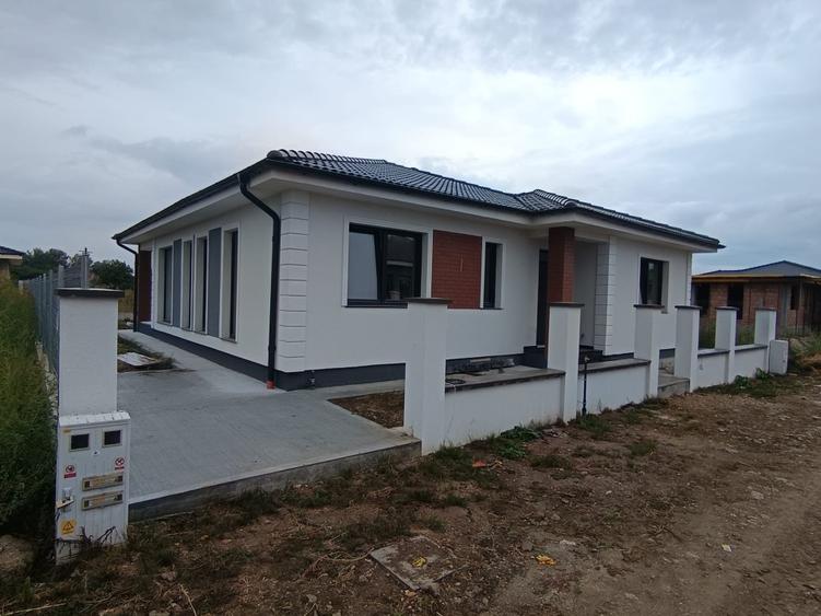 Casă modernă 3 camere, 140 mp, semifinisata teren 400 mp