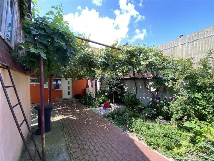 Casa cu 3 Camere si Gradina - Zona Centrala