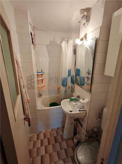 Apartament 3 camere cf 3 semidecomandat zona Micro 14