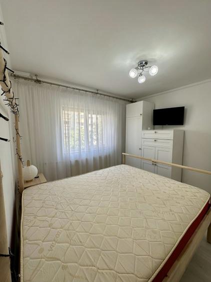 Apartament cu 2 camere semidecomandat, mobilat în Polonă
