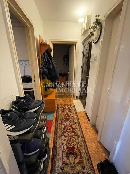 URGENT 3 camere SD etaj 4 - boxa - CT - Se accepta credit!