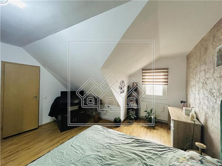 Ap cu 3 camere, 81 mp utili, tip mansarda, Zona Cedonia