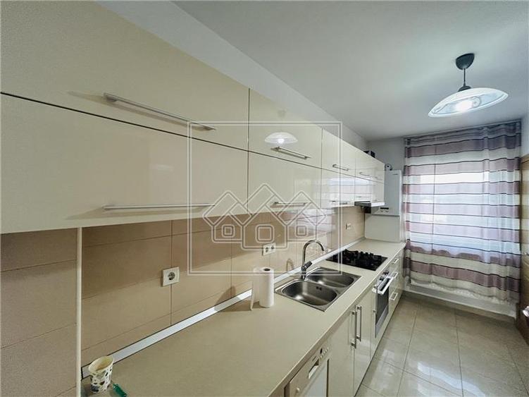 Ap la vila, cu 3 camere, balcon mare - Selimbar